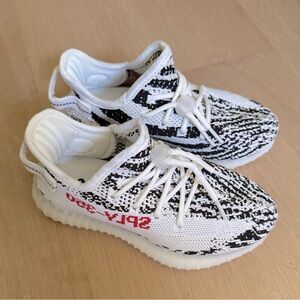 Boys OEYES sneakers.
